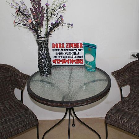 Zimmer Dora Neve Zohar Rom bilde